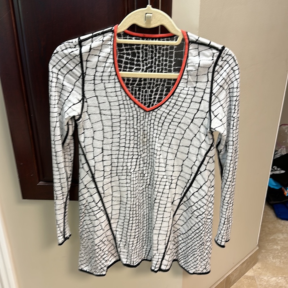 Women’s top. V-neck. Reversible. - Picture 5 of 5